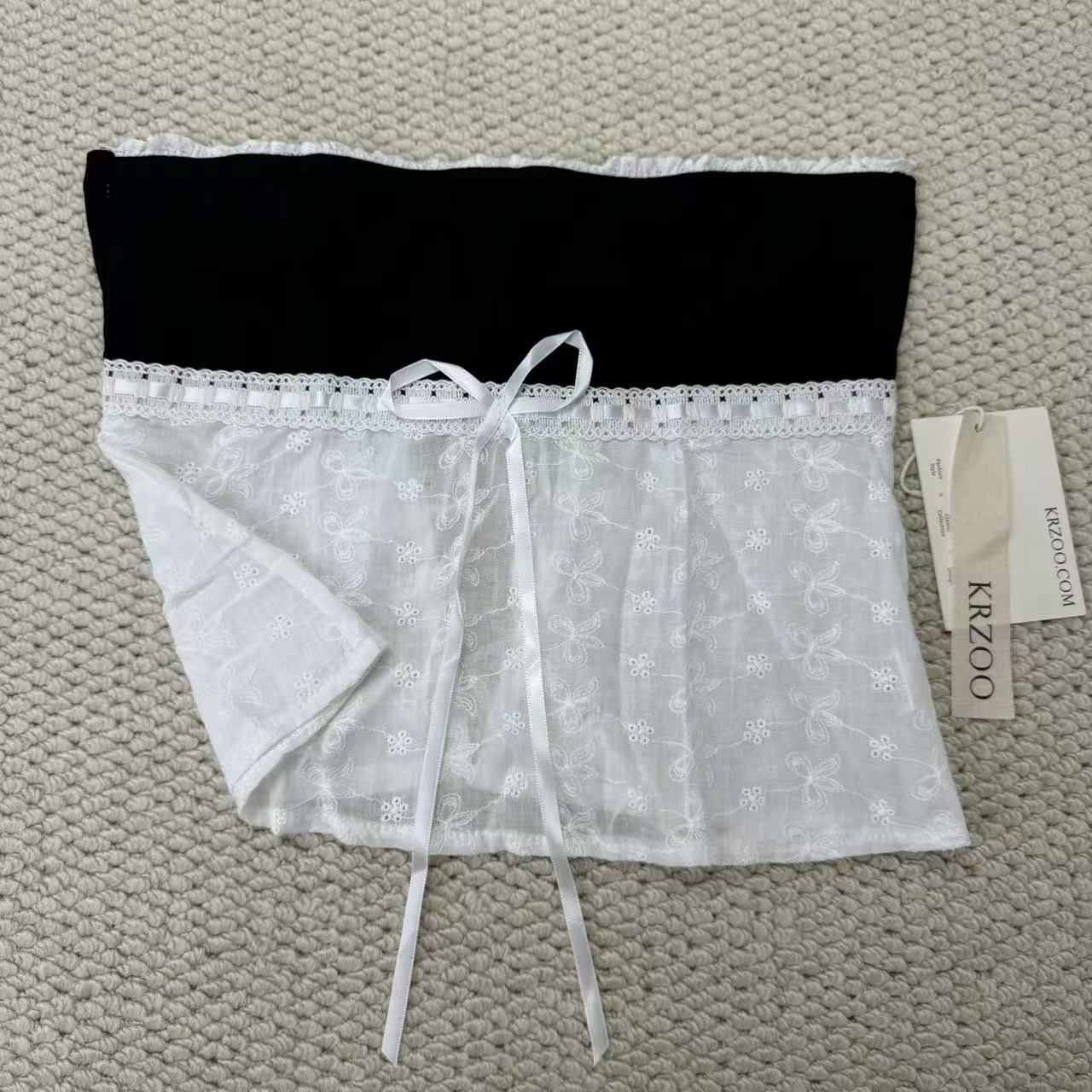 Wrap-around bodice with one shoulder opening