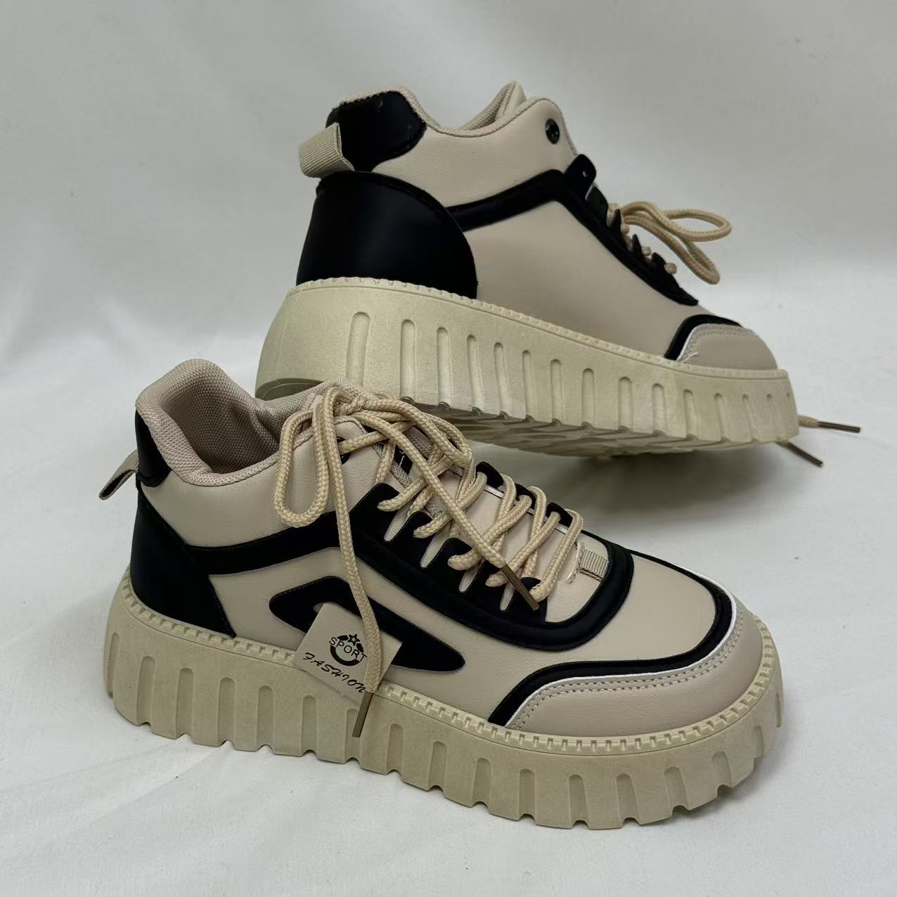 Pancake-bottom thick-soled sports shoes