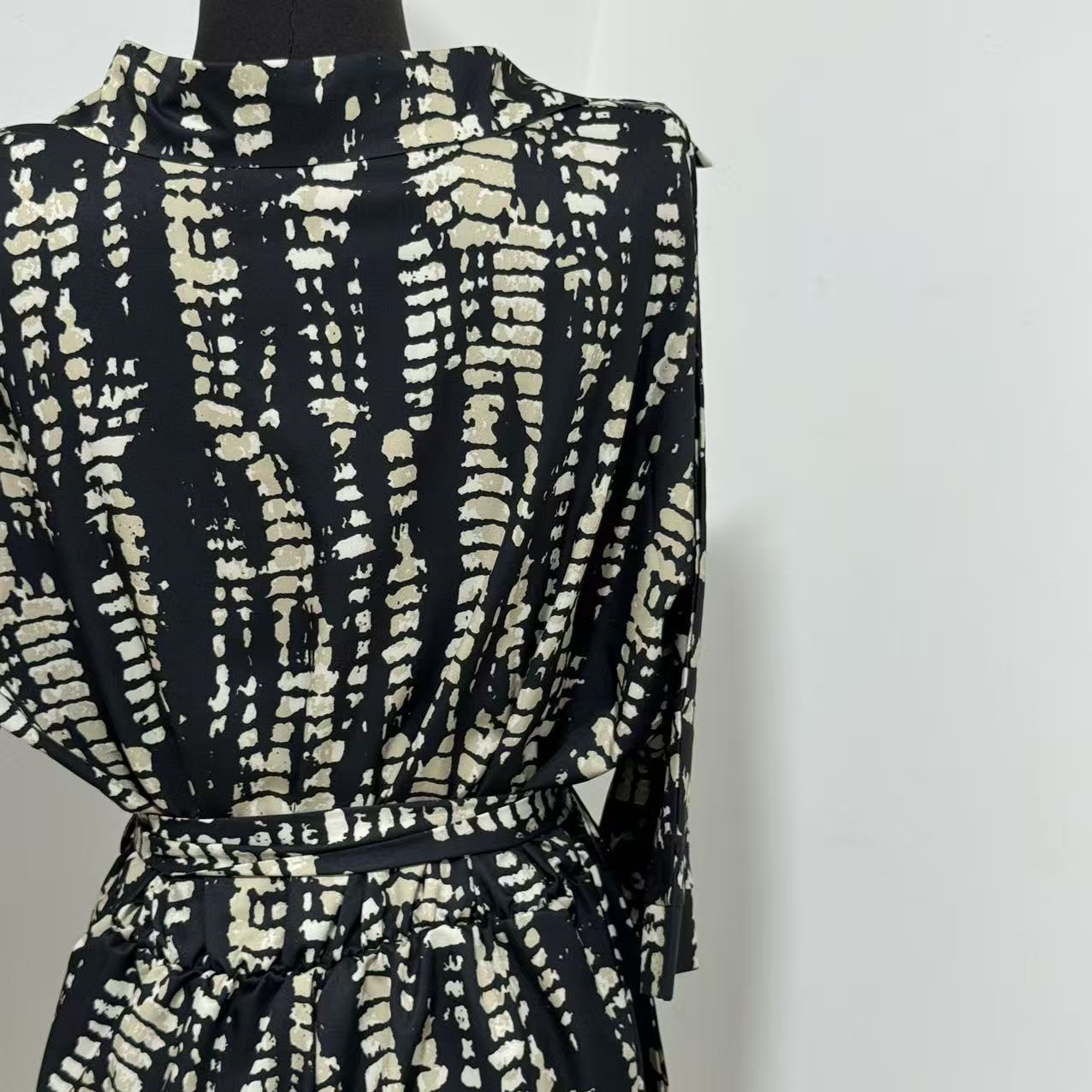 Printed Loose-Fit Satin Wide-Leg Jumpsuit
