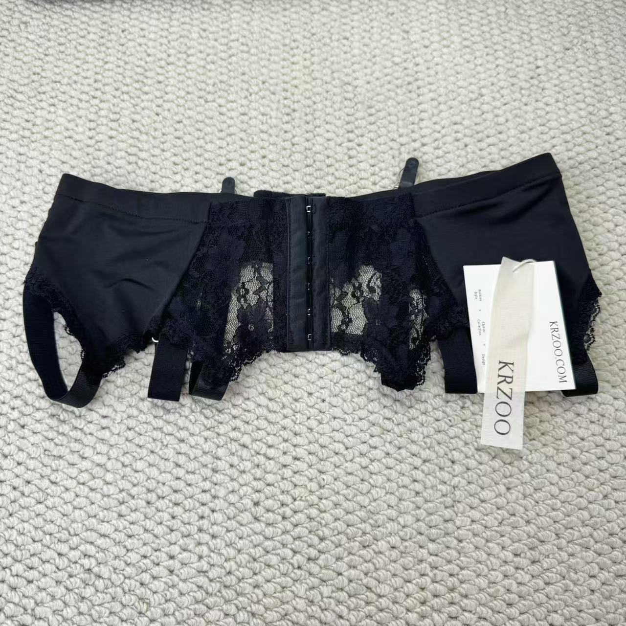 Lace garter hose clasp
