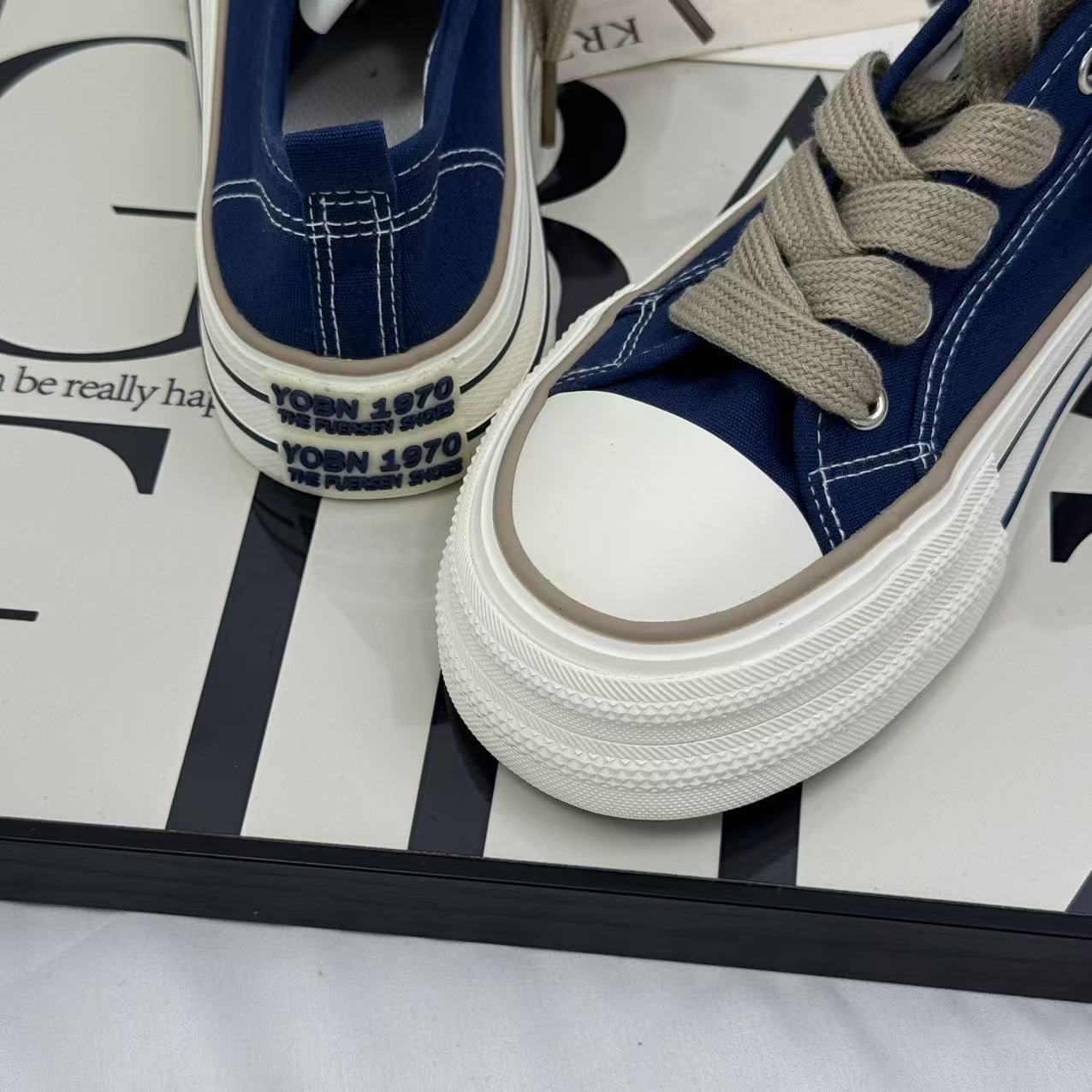 Canvas breathable thick-soled casual sneakers