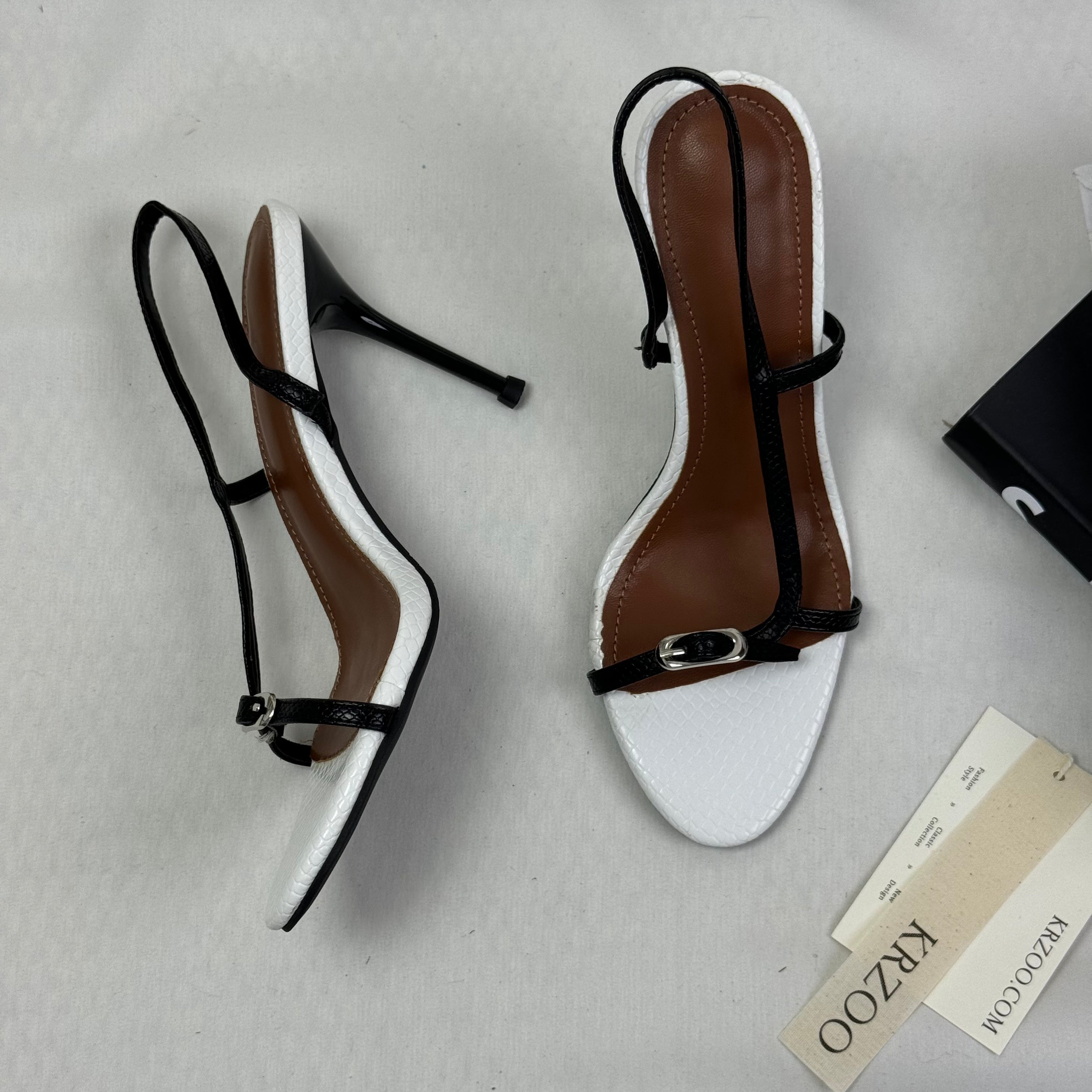One-piece slip-on high-heeled shoes