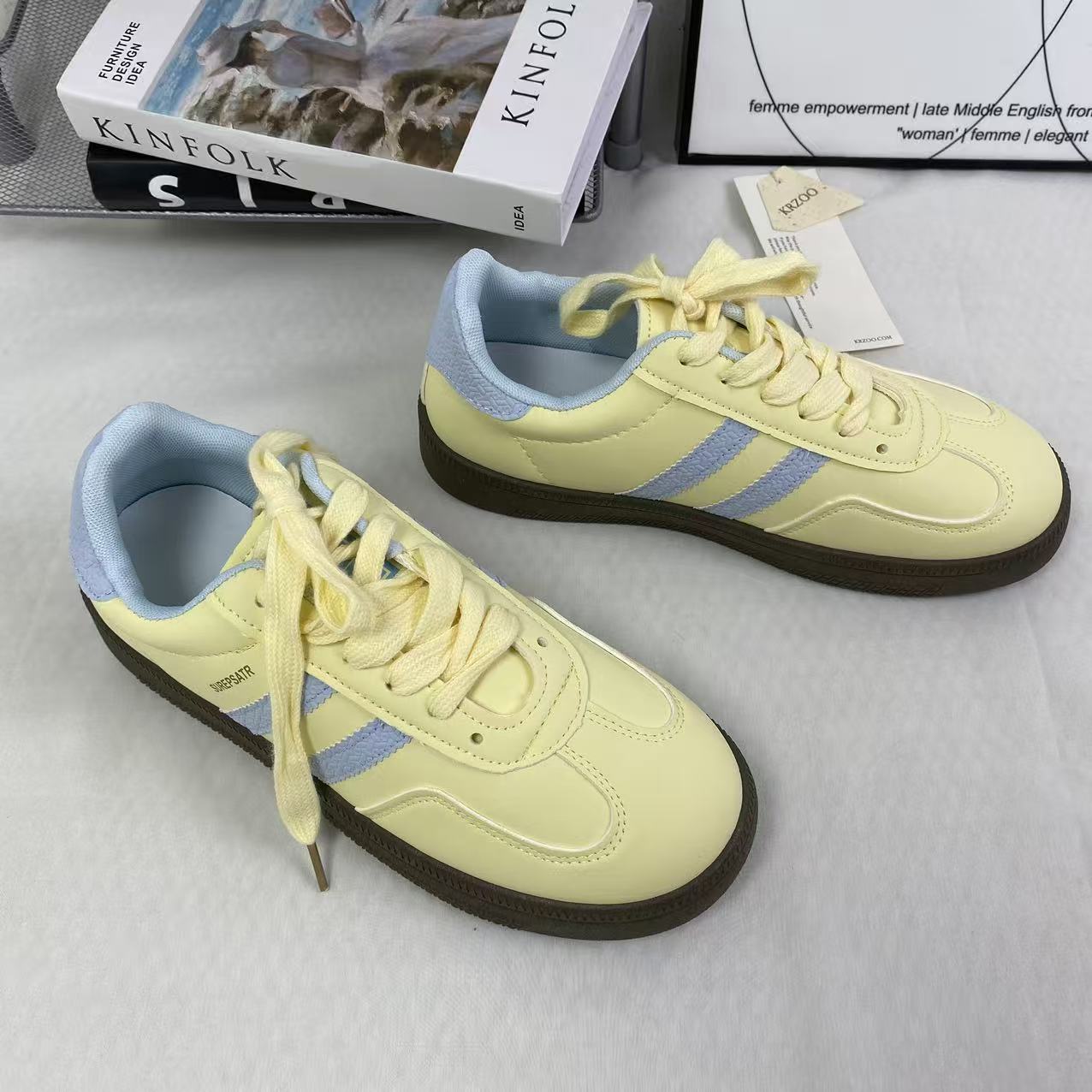 High-top vintage training shoes