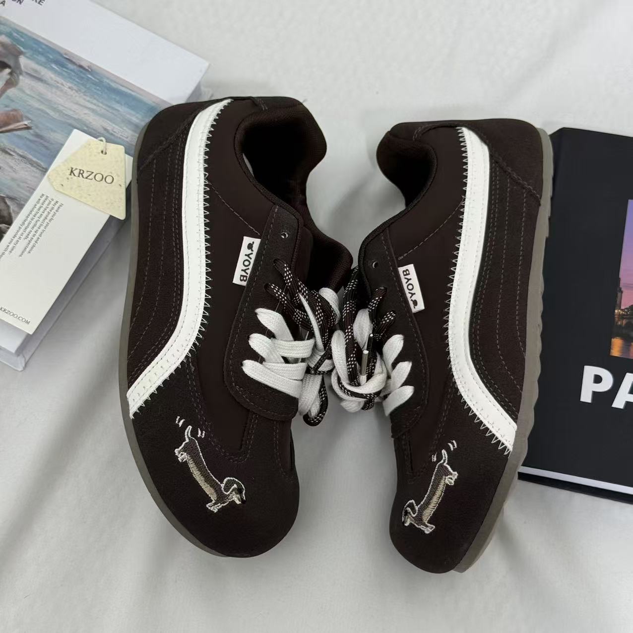 Versatile Round-Toe Casual Sneakers