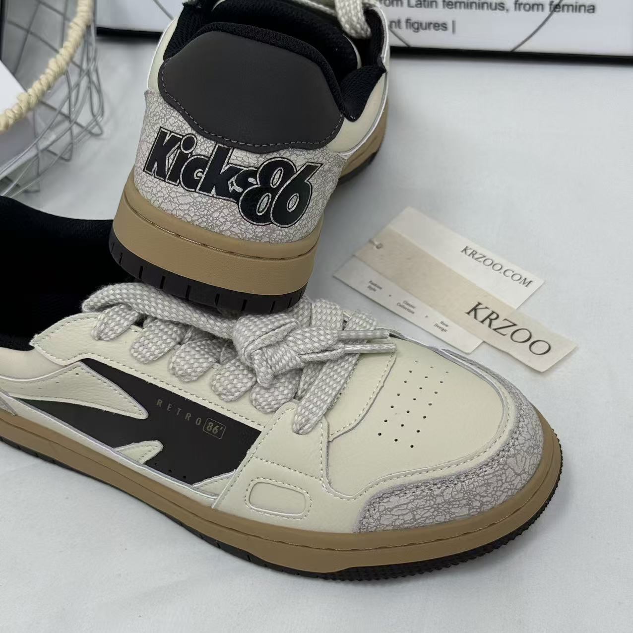 Breathable soft-soled skateboard sneakers