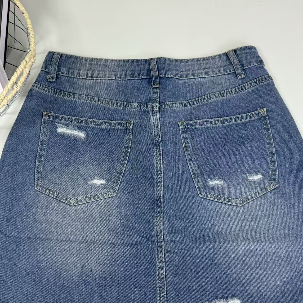Ragged-edge and tear-damaged half-length skirt