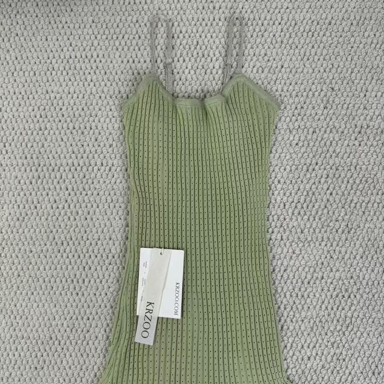 Skirt with contrasting bottom beads