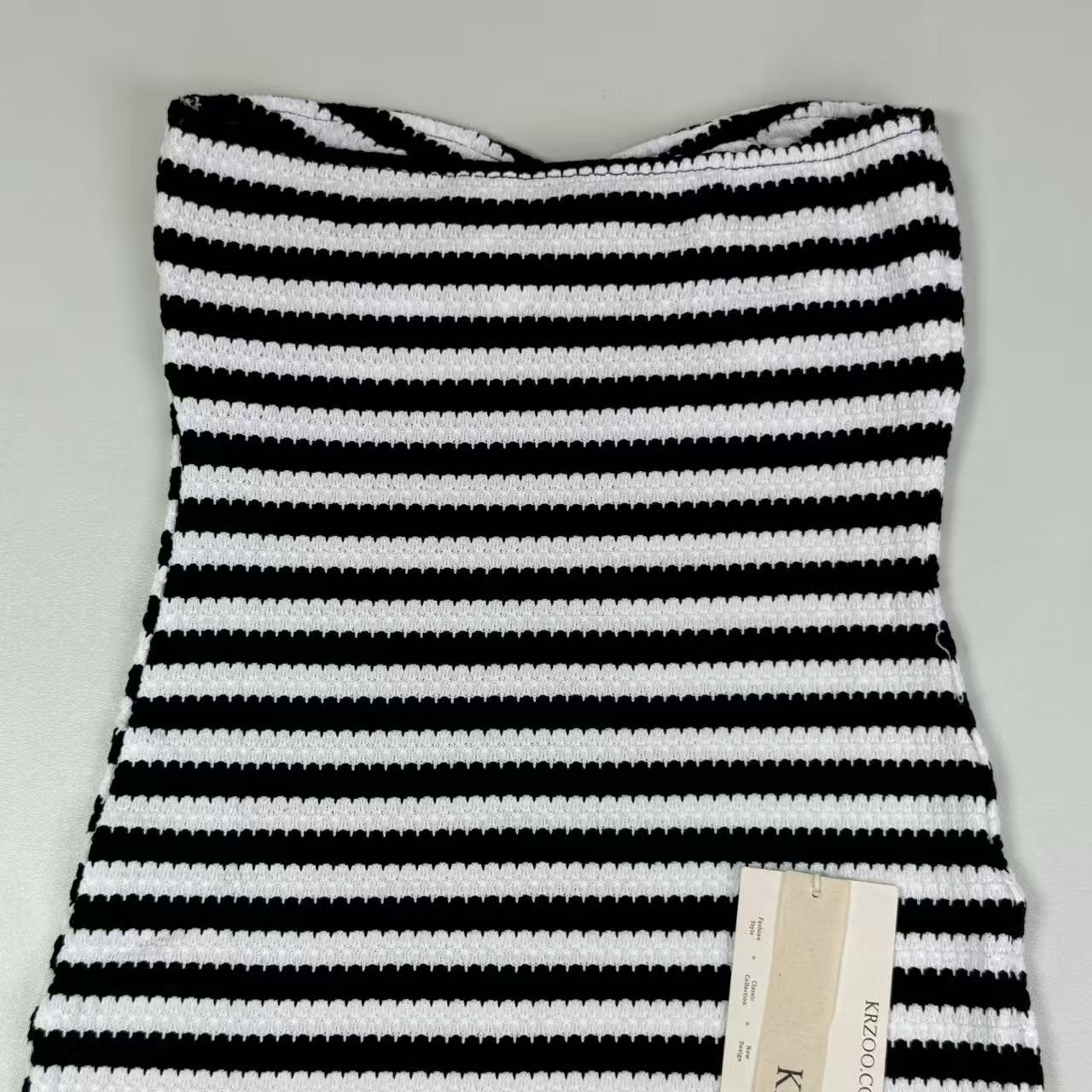 Striped strapless figure-hugging halter dress