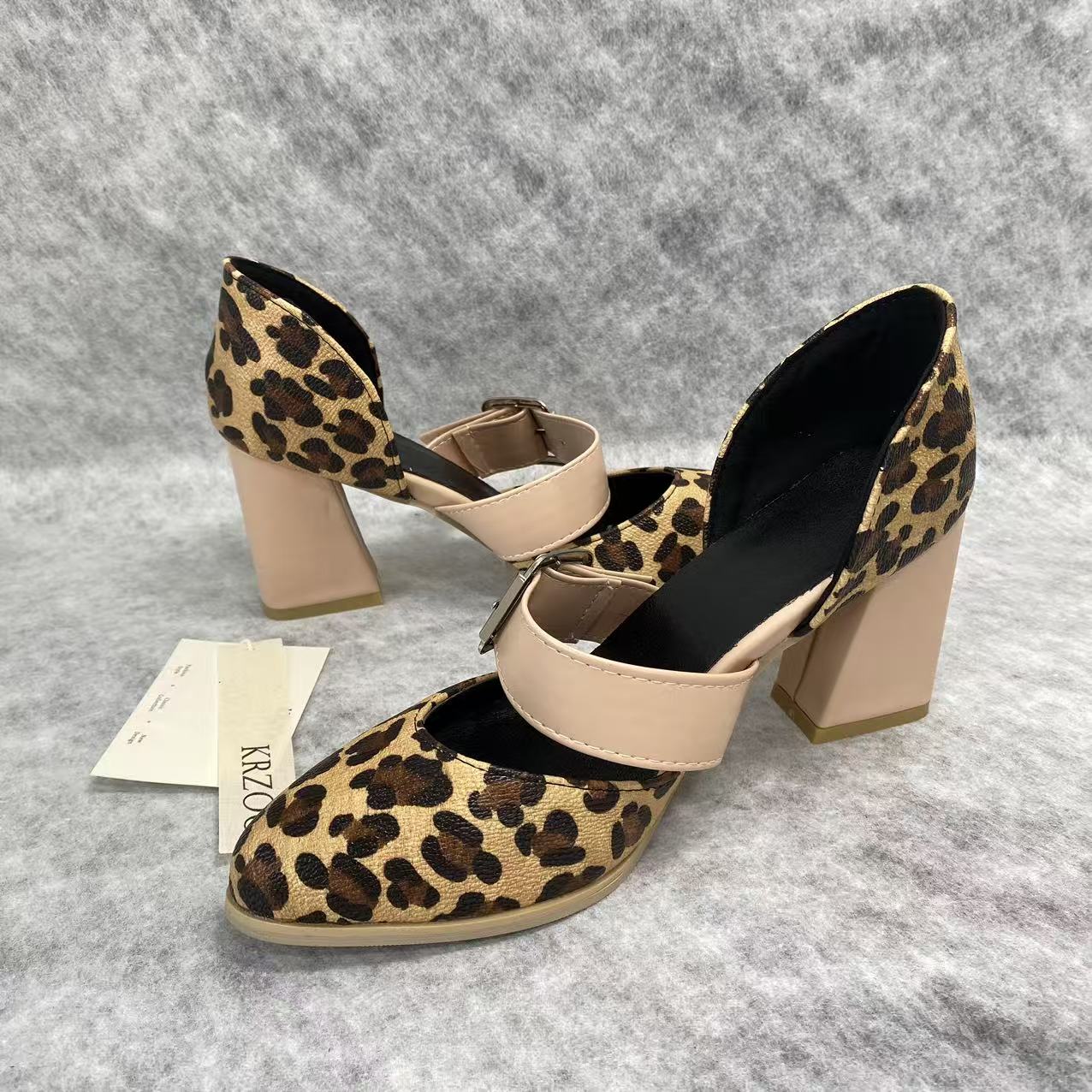Leopard-print belt buckle shoes