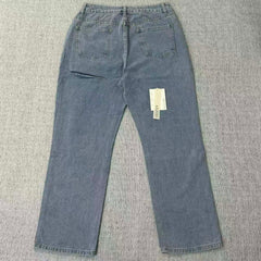 High-waist fringed fabric cutting through the jeans