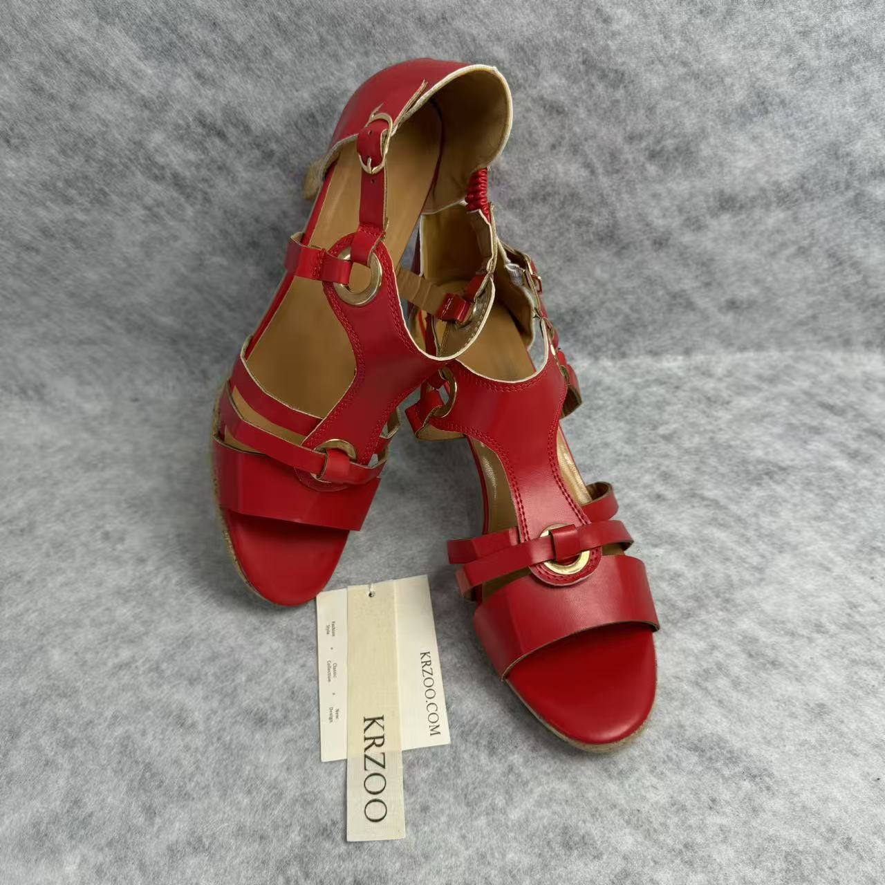 High heels with thick straps and high ankle rings
