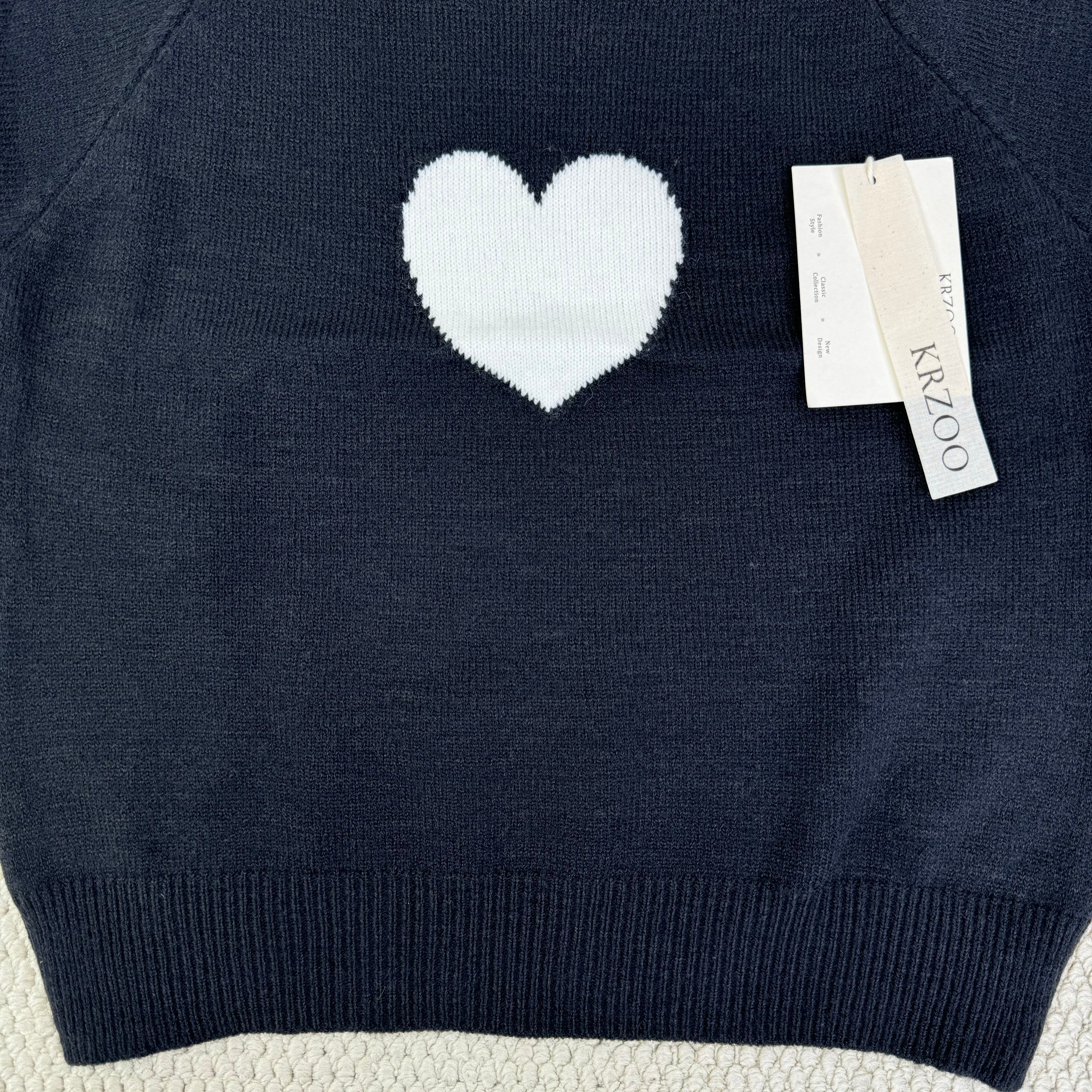 Round-neck heart patterned short-sleeved shirt