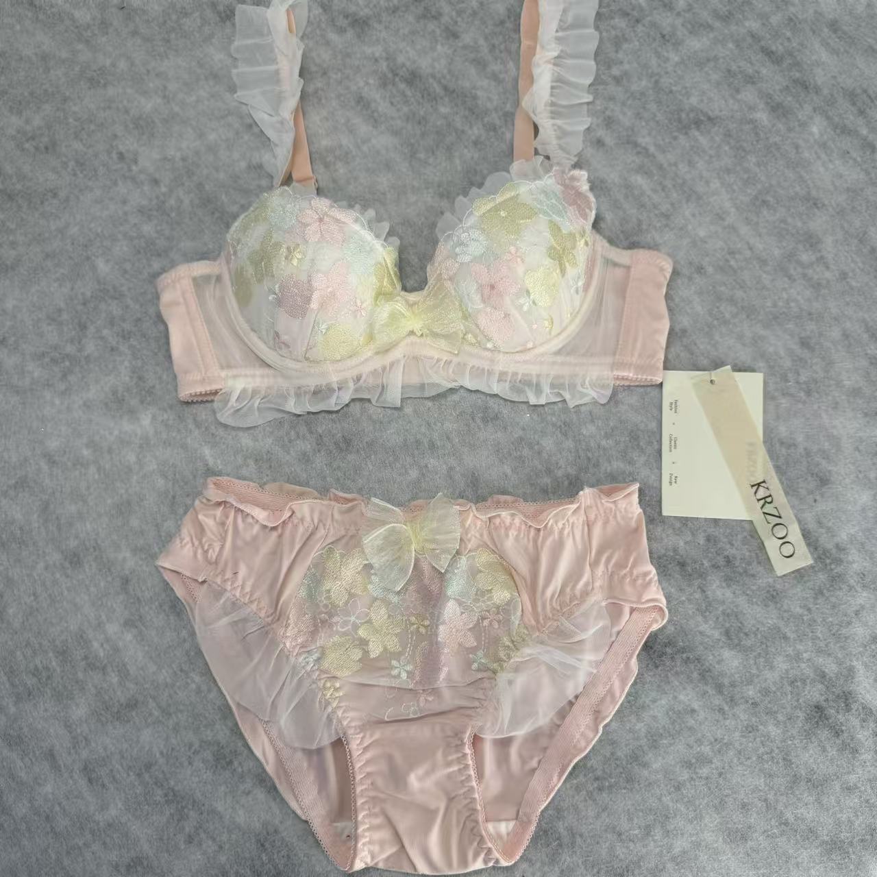 Sunflower embroidery gathered bra set