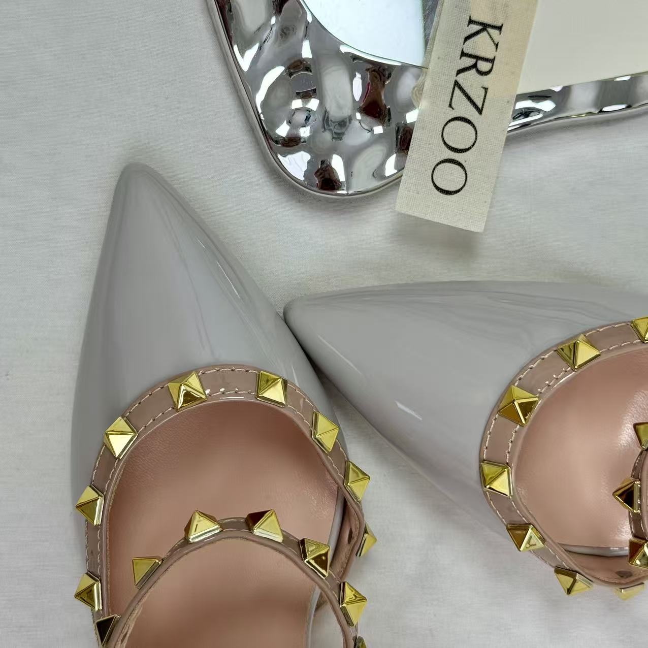Pointed-nose rivet hollow-heeled shoes