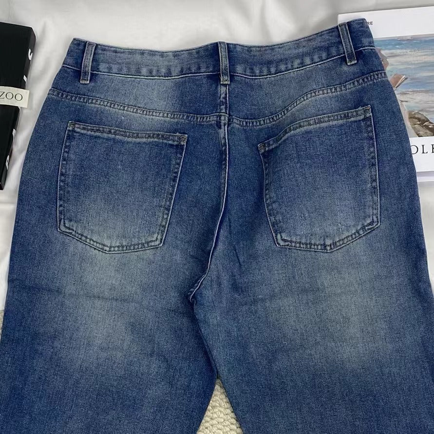 Loose-Fitting Tapered Cropped Jeans