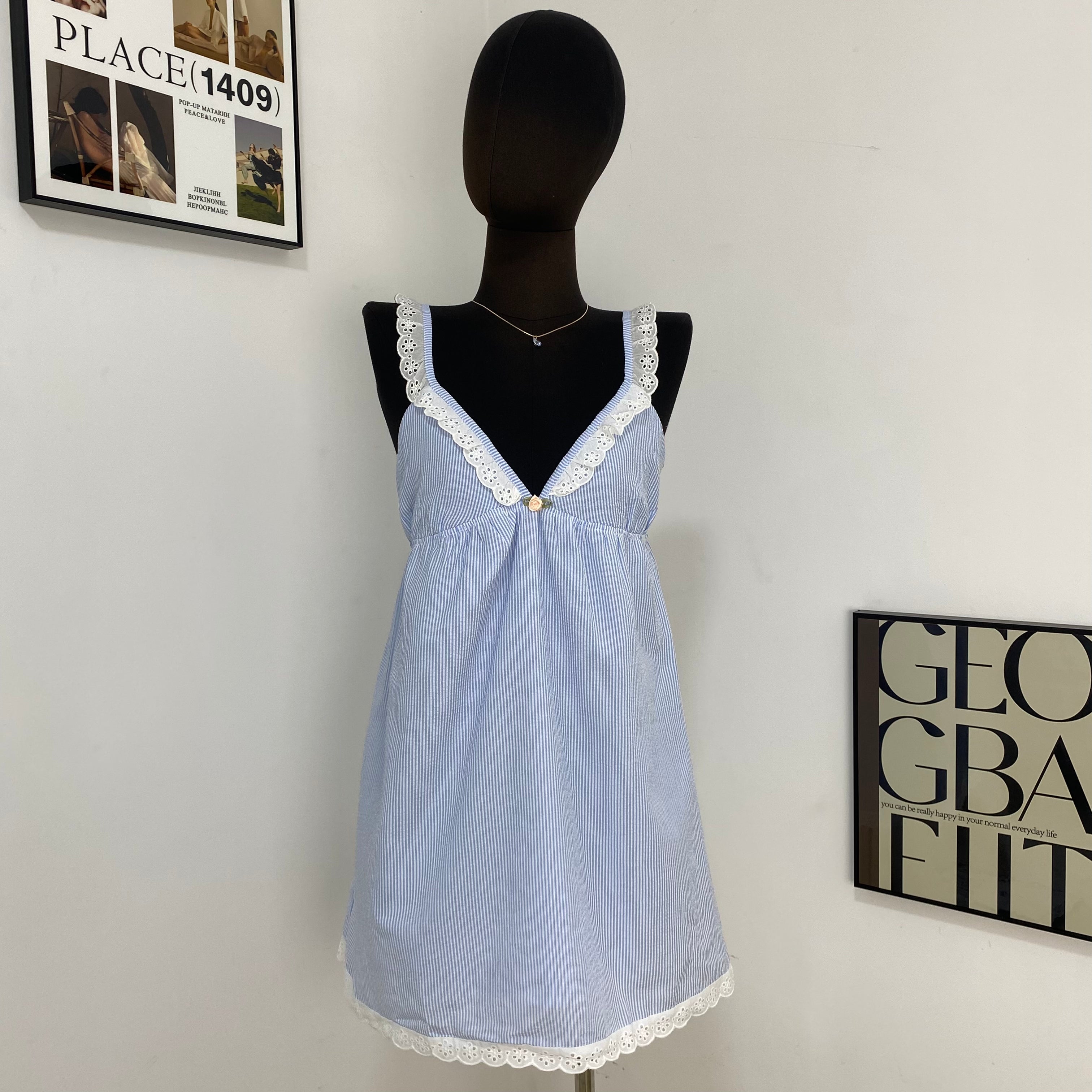 French Retro Deep V-Neck Lace Dress