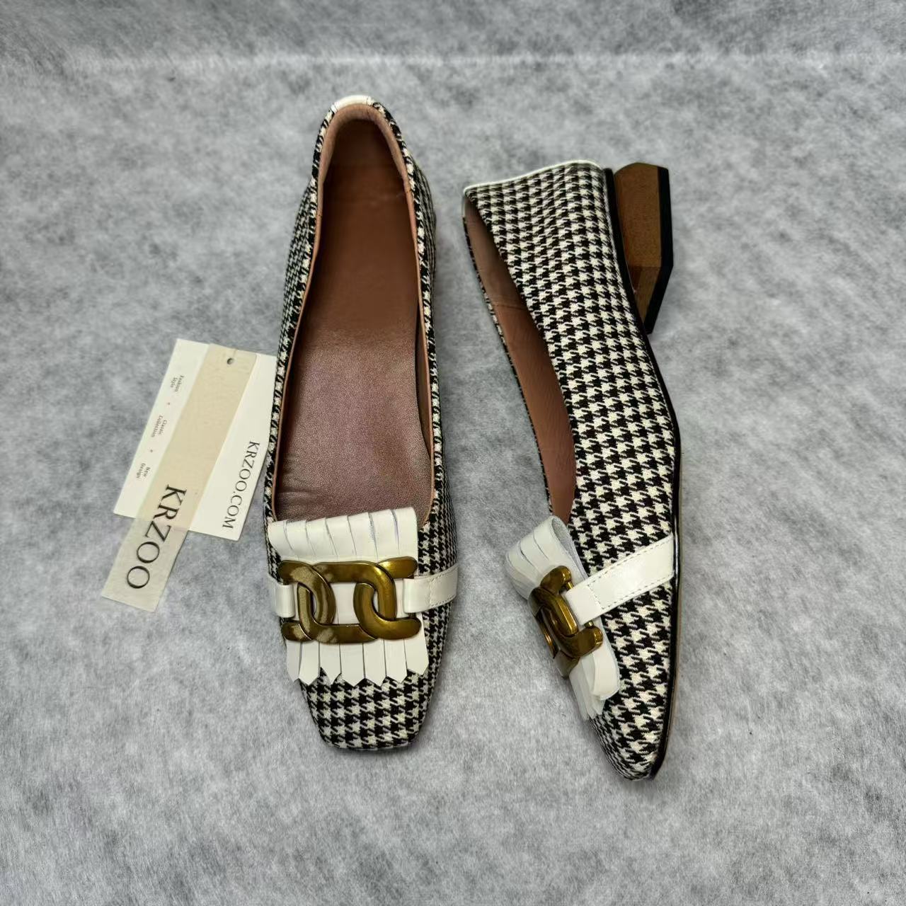 Fluffy shallow-toe retro small leather shoes