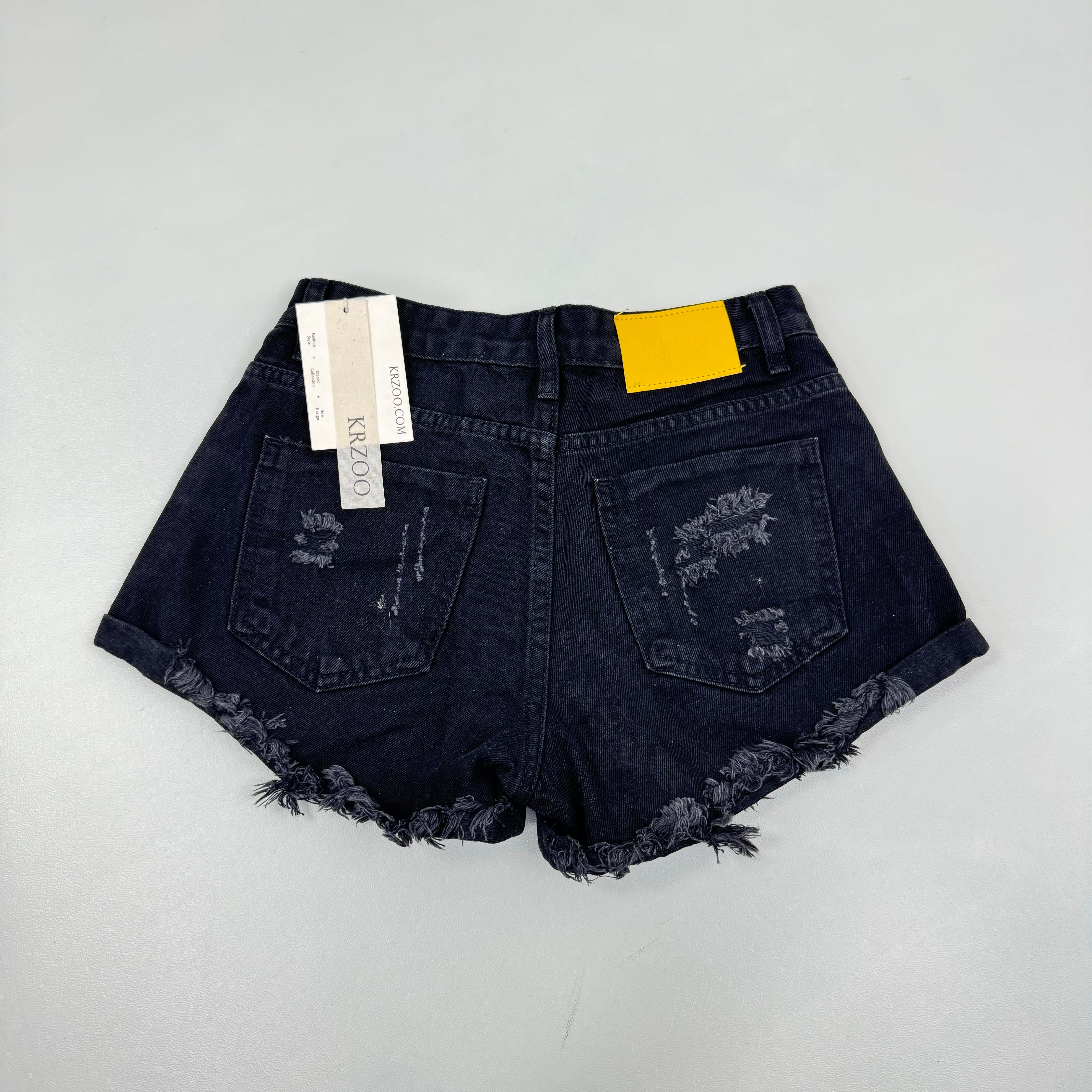 Low-waist fringed denim shorts