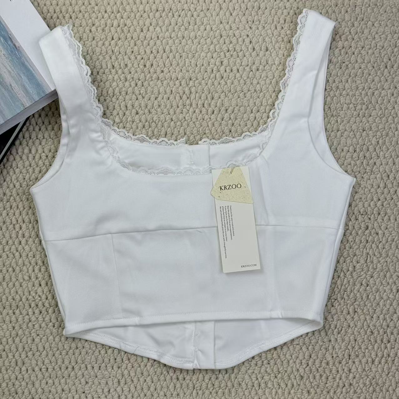 Padded round-necked vest with lace trim