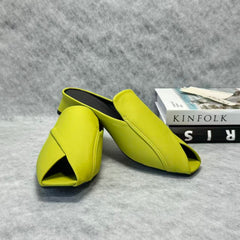 Square-toe open-toe square heel low-heeled shoes