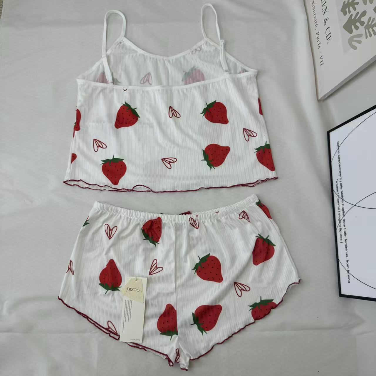 Strawberry heart patterned set