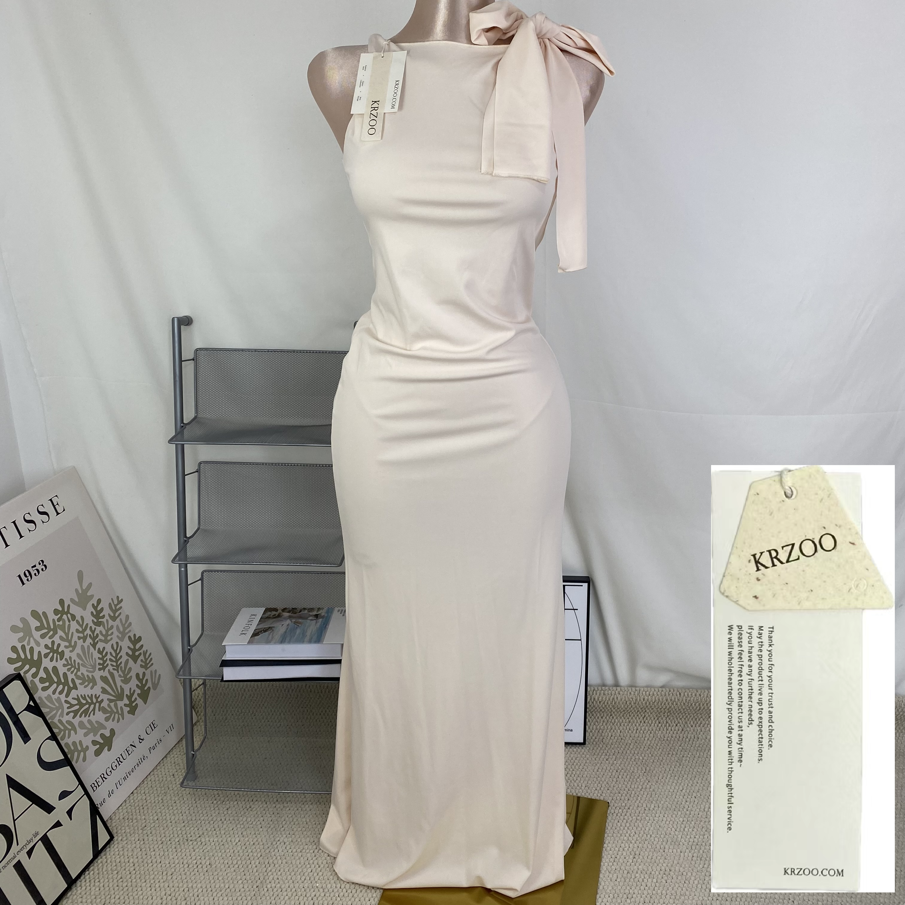 Single-shoulder pleated solid-color dress