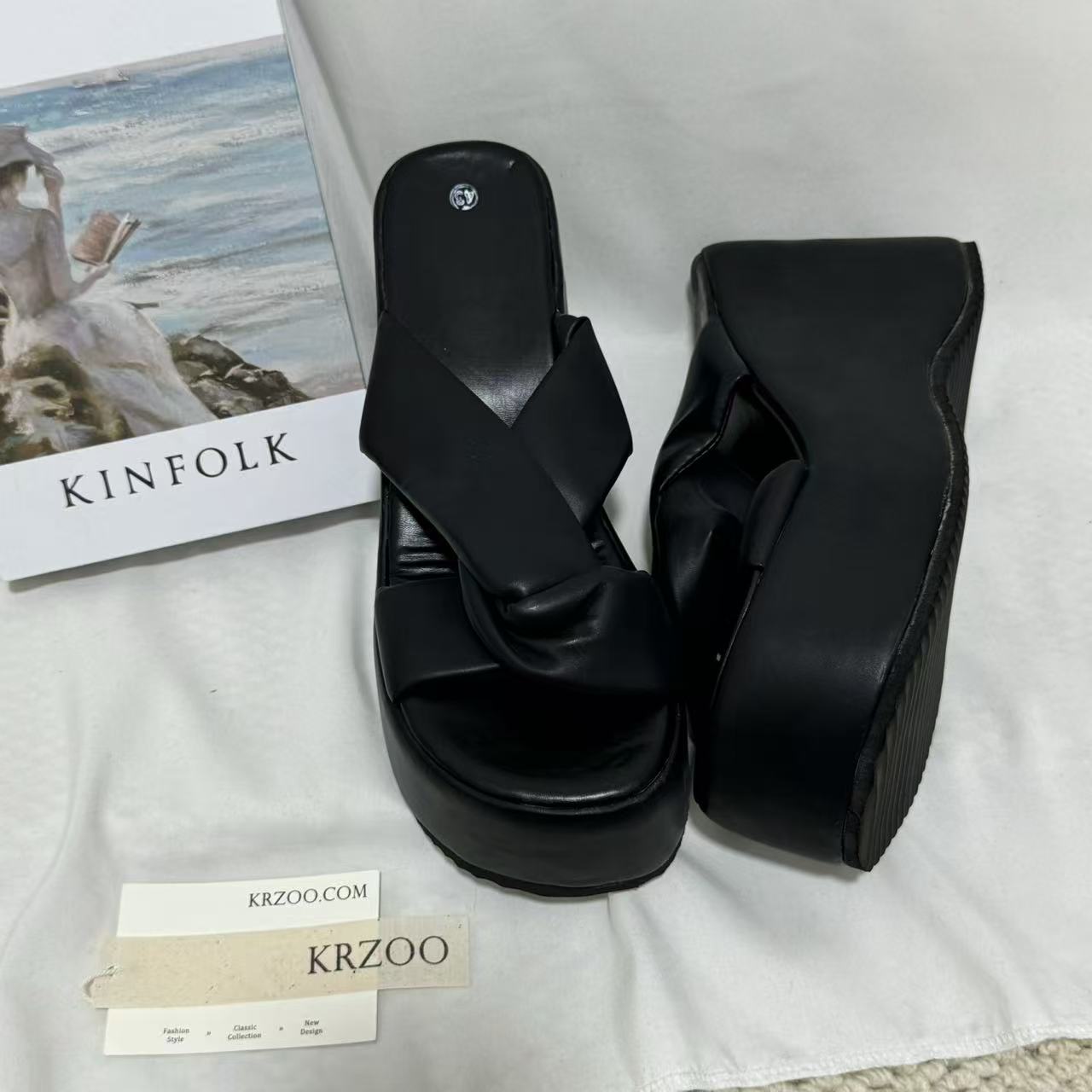 Color-Blocking Platform Slides
