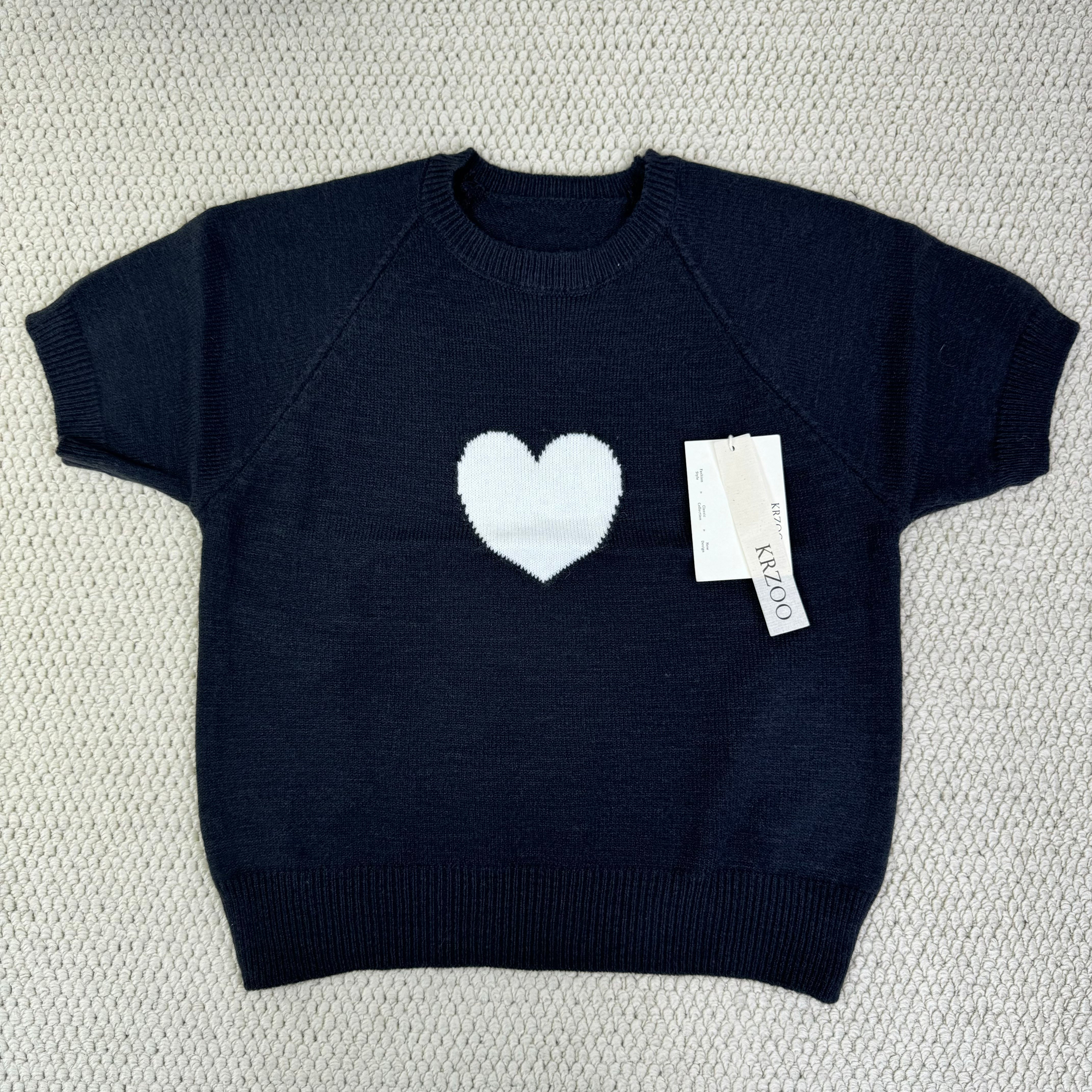 Round-neck heart patterned short-sleeved shirt
