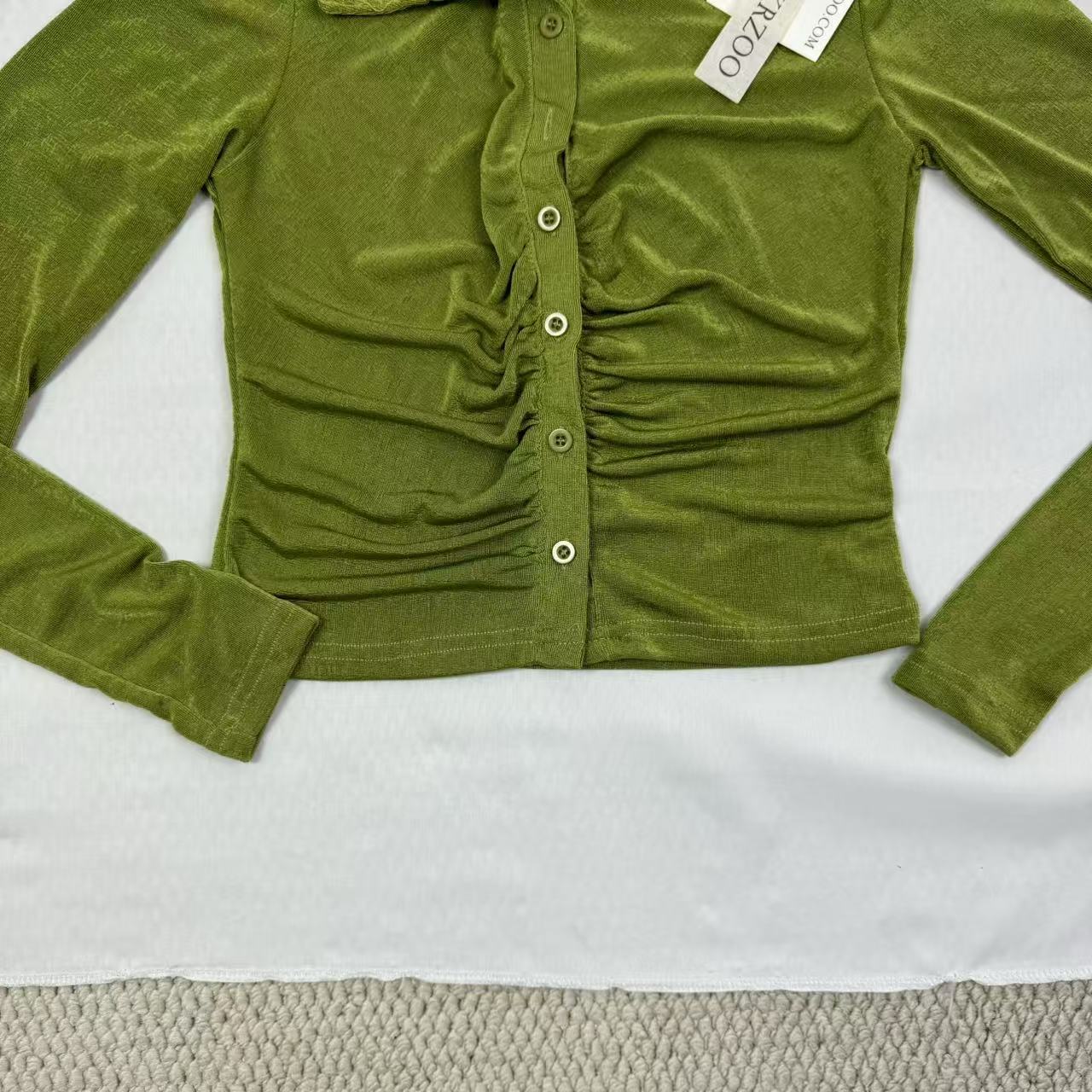 Shirt with turned-up collar for self-cultivation