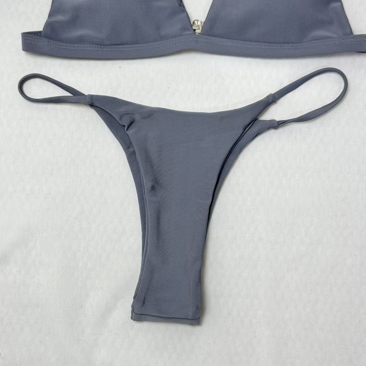 Simple three-piece bikini