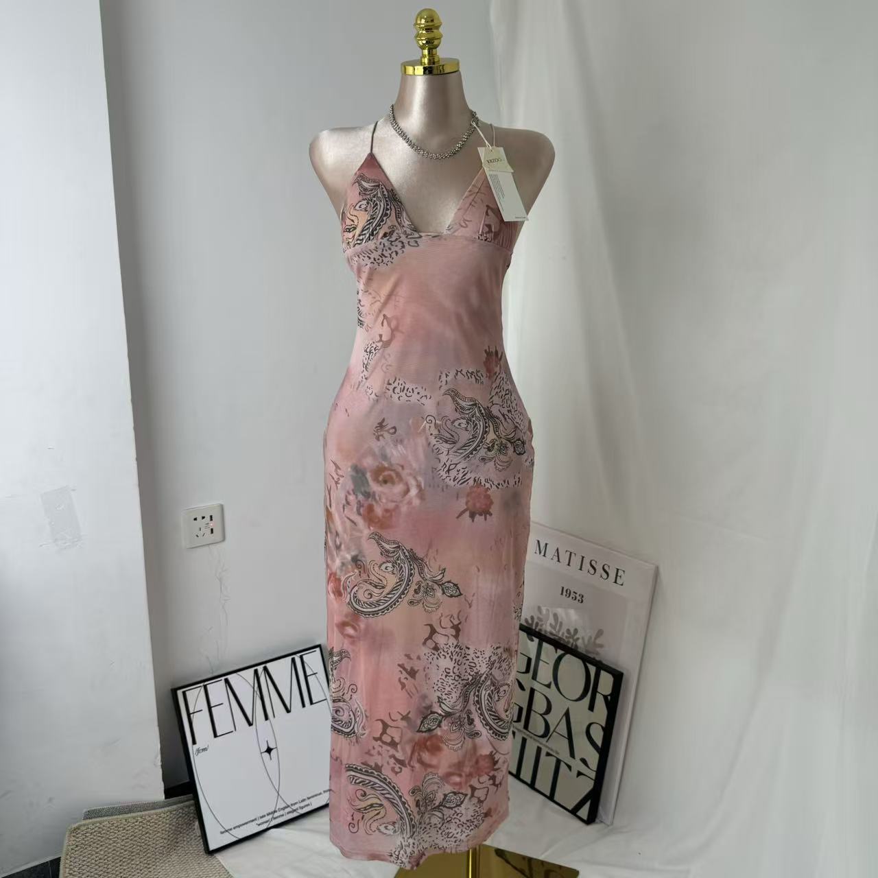 Neck-length fitted printed A-line dress