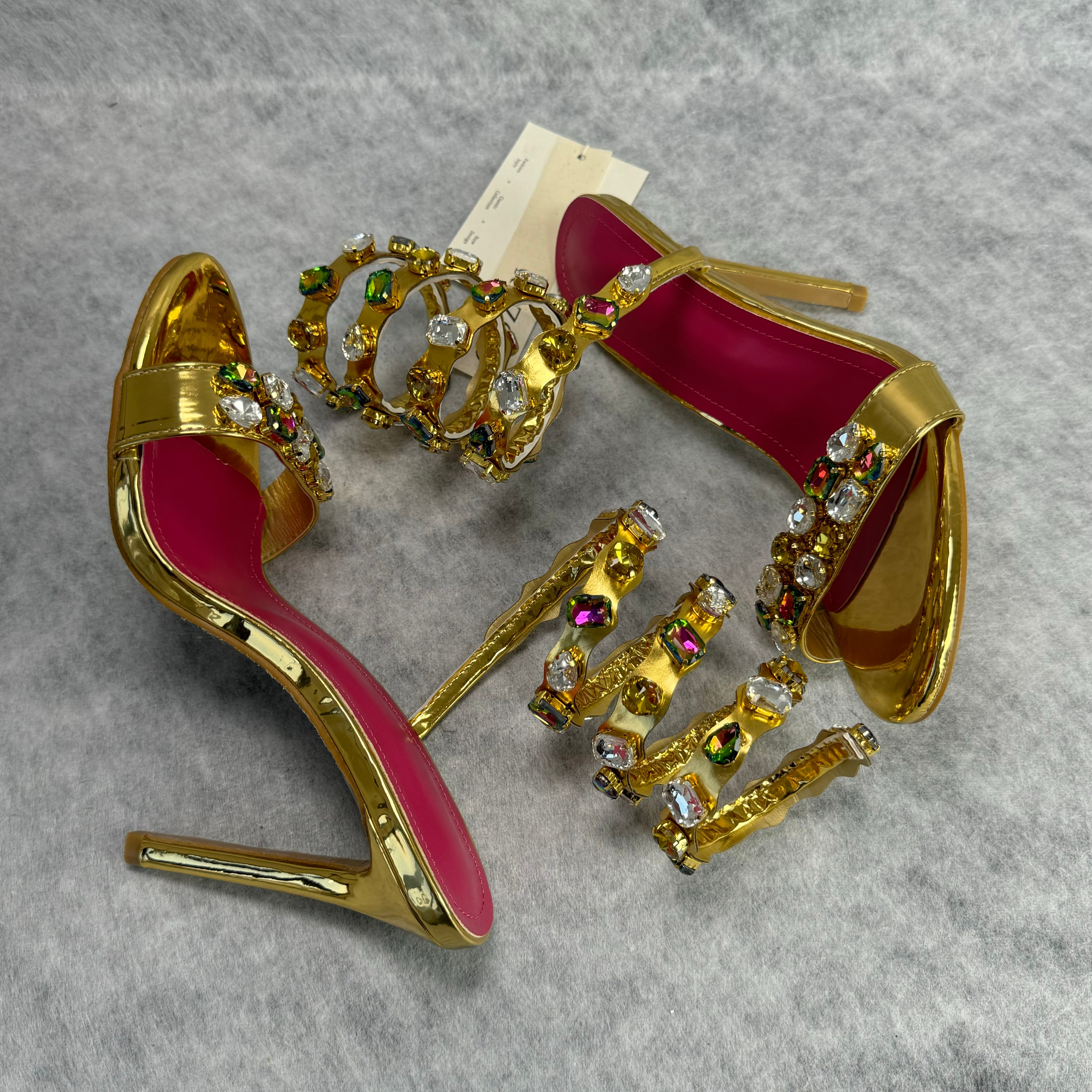 Spiked low-heeled high heels