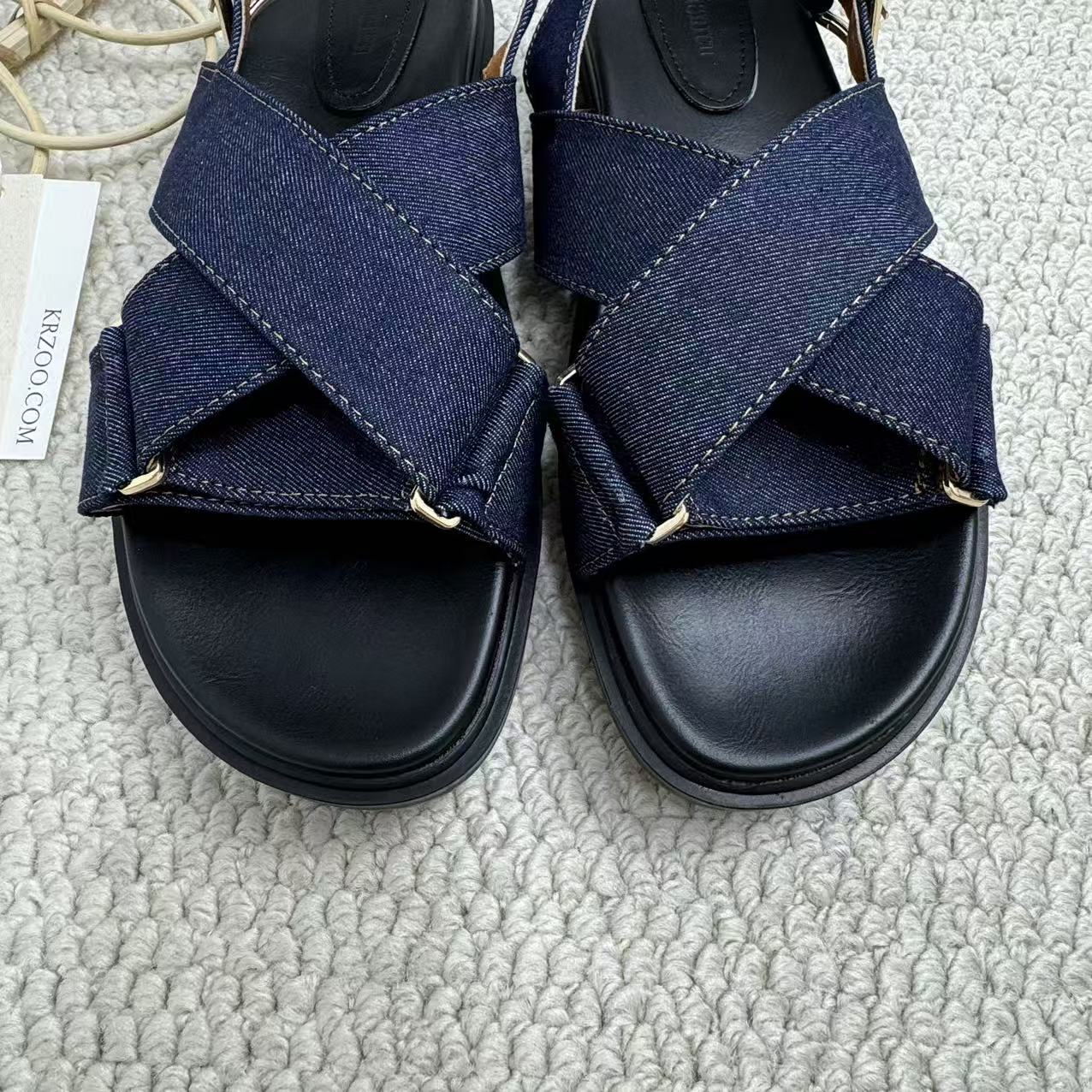 Versatile Open-Toe Platform Sandals