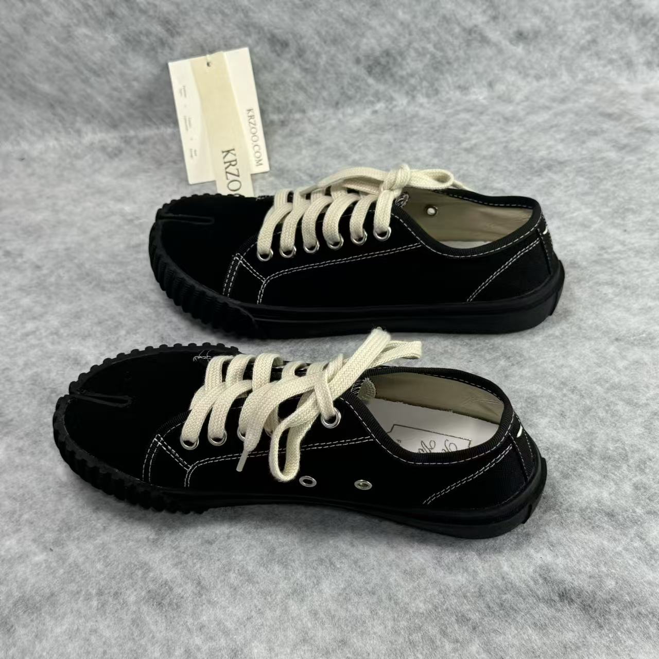 Cookie canvas split-toe shoes