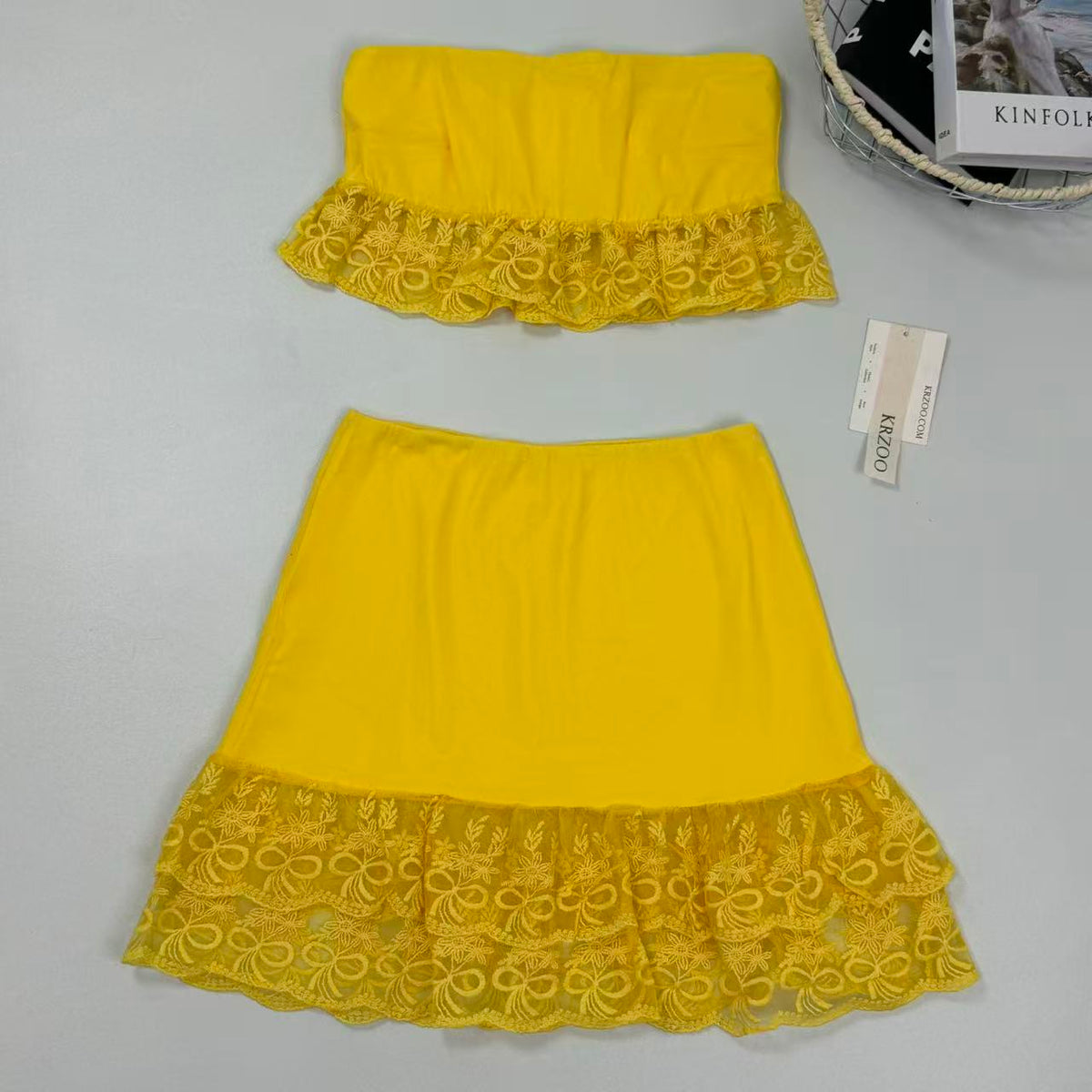 Strapless bust-hugging skirt with lace set