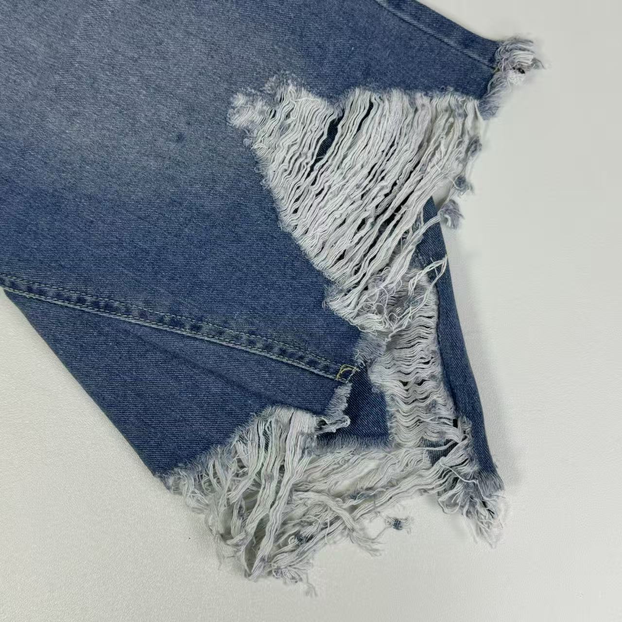 Ragged-edge and tear-damaged half-length skirt
