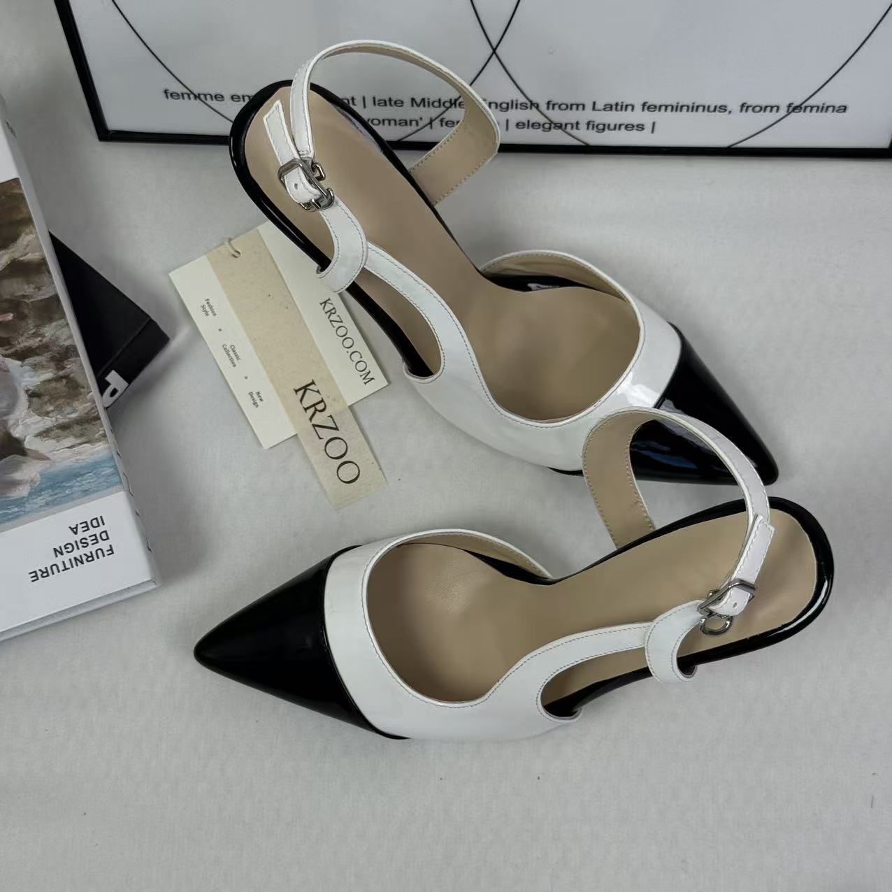 Low-cut ankle strap shoes