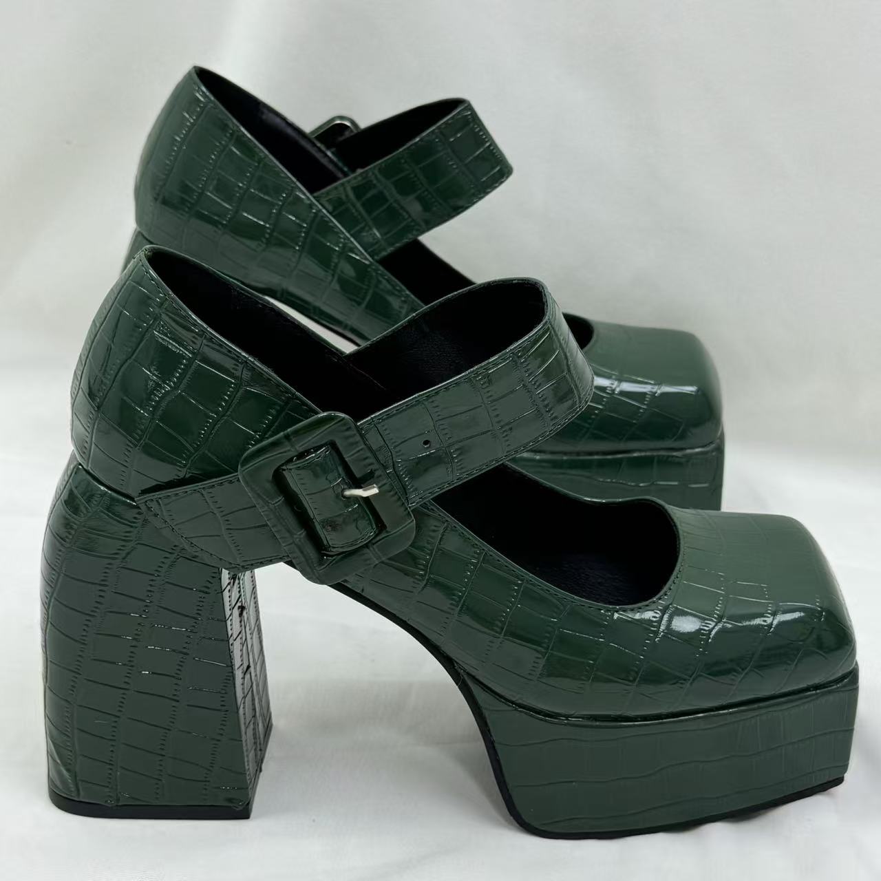 Round-toe waterproof platform boots with thick heels