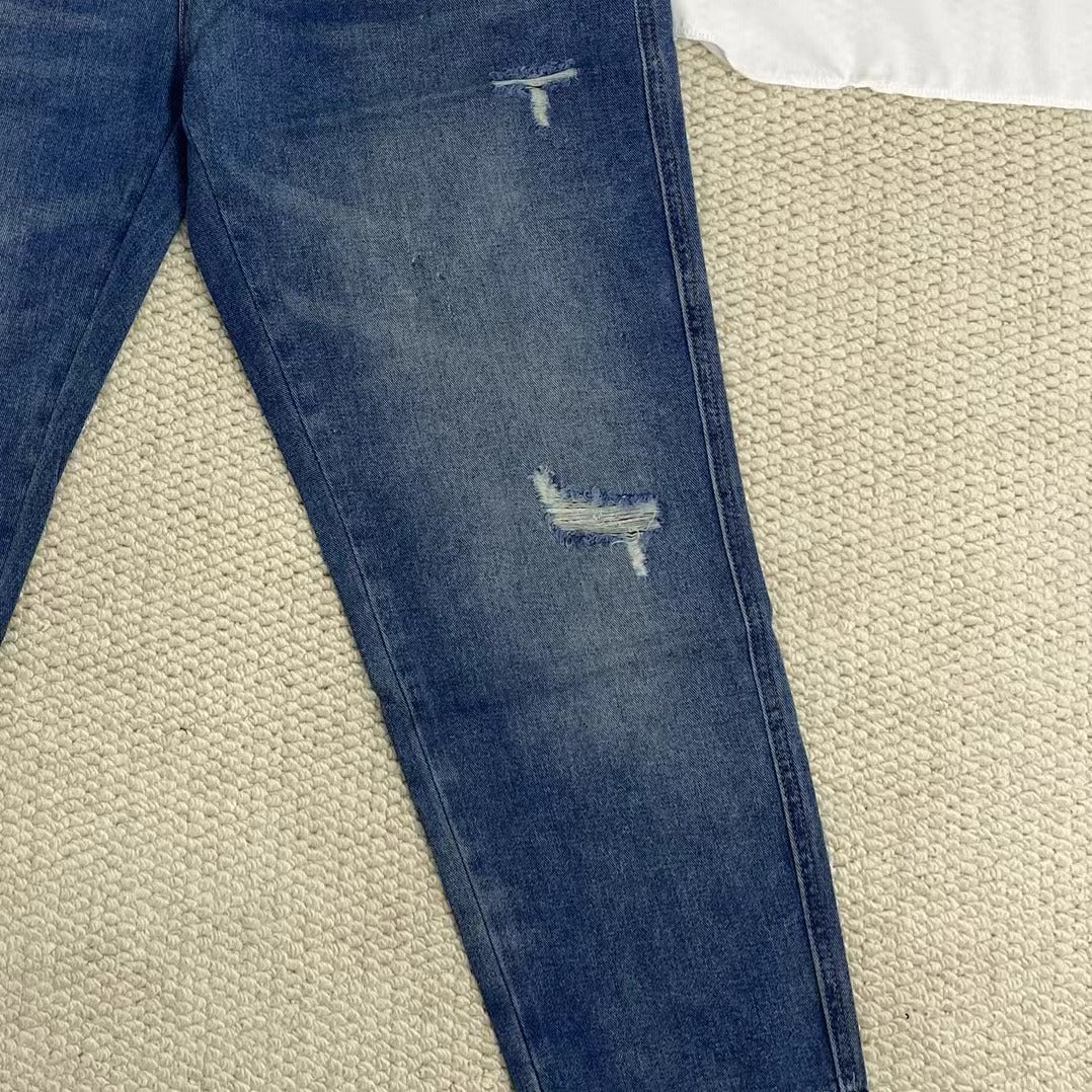 Loose-Fitting Tapered Cropped Jeans
