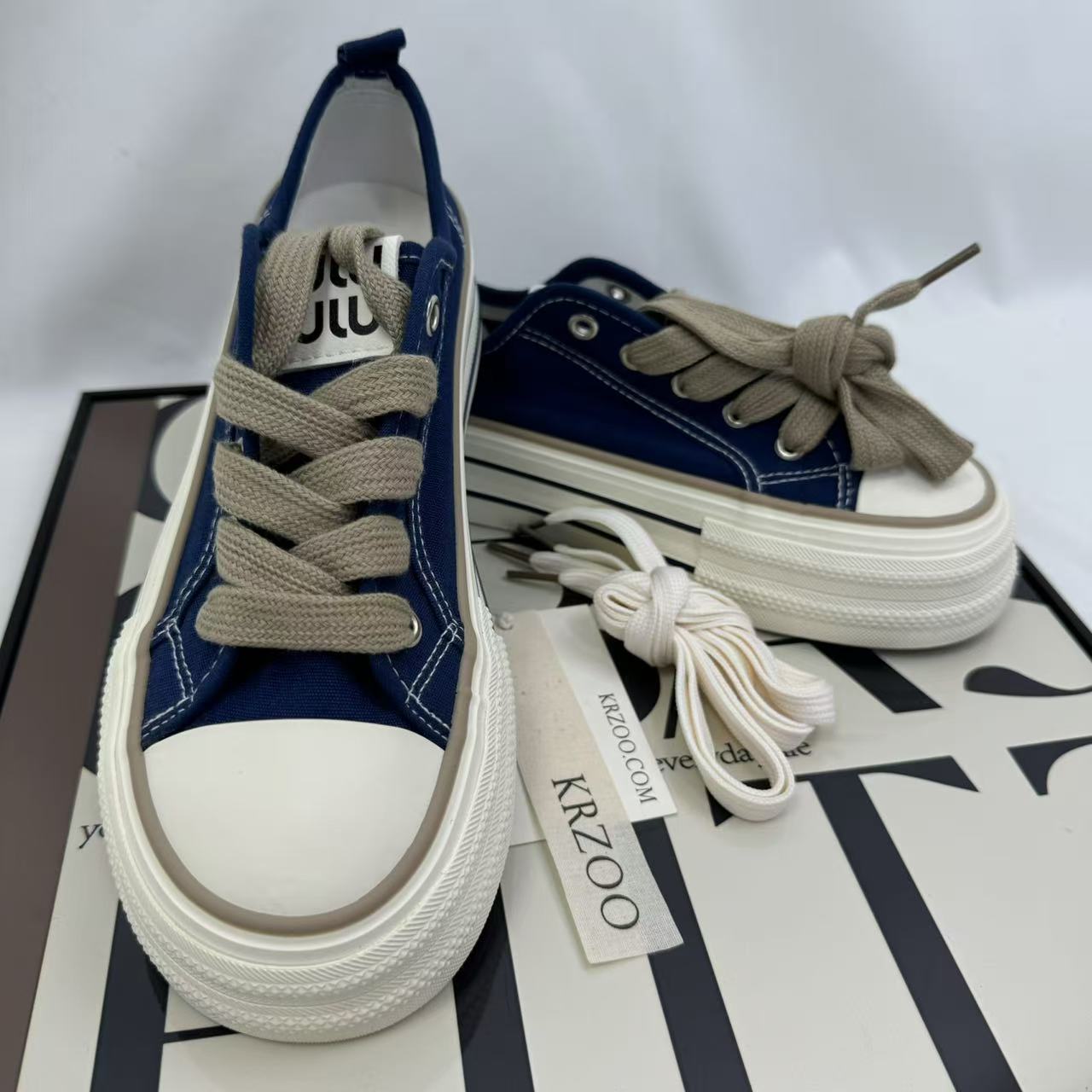 Canvas breathable thick-soled casual sneakers