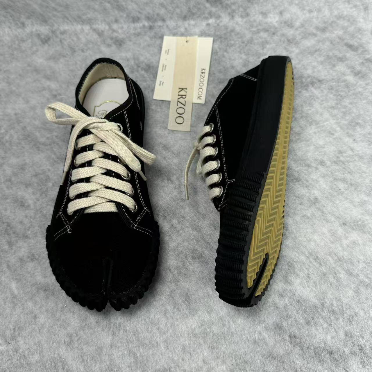 Cookie canvas split-toe shoes