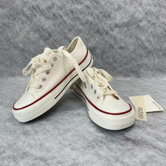 Low-top canvas shoes with laces and low heel