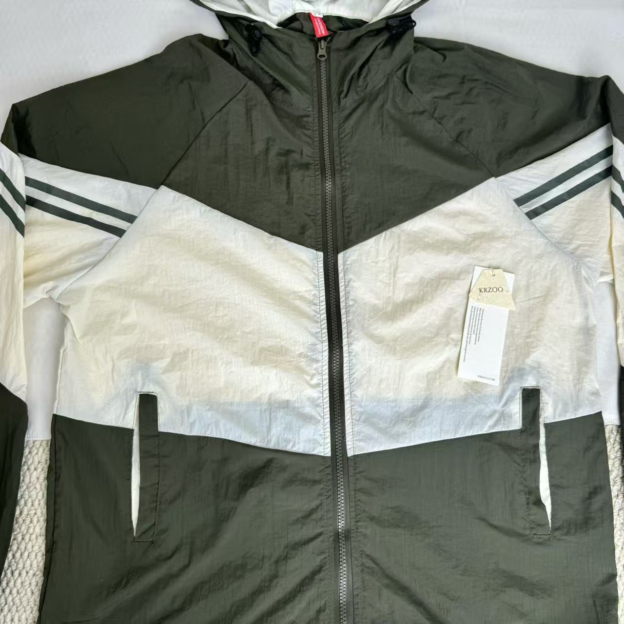 Contrasting color sun protection jacket