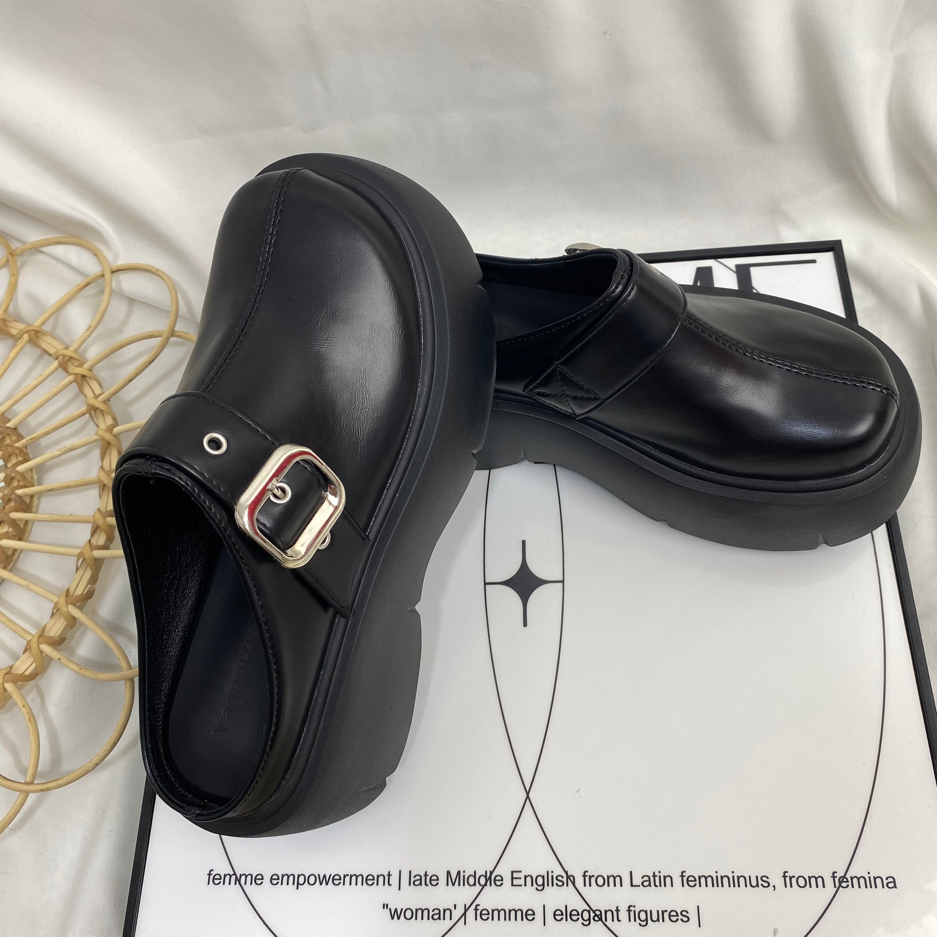 Round-Toe Casual Platform Slippers