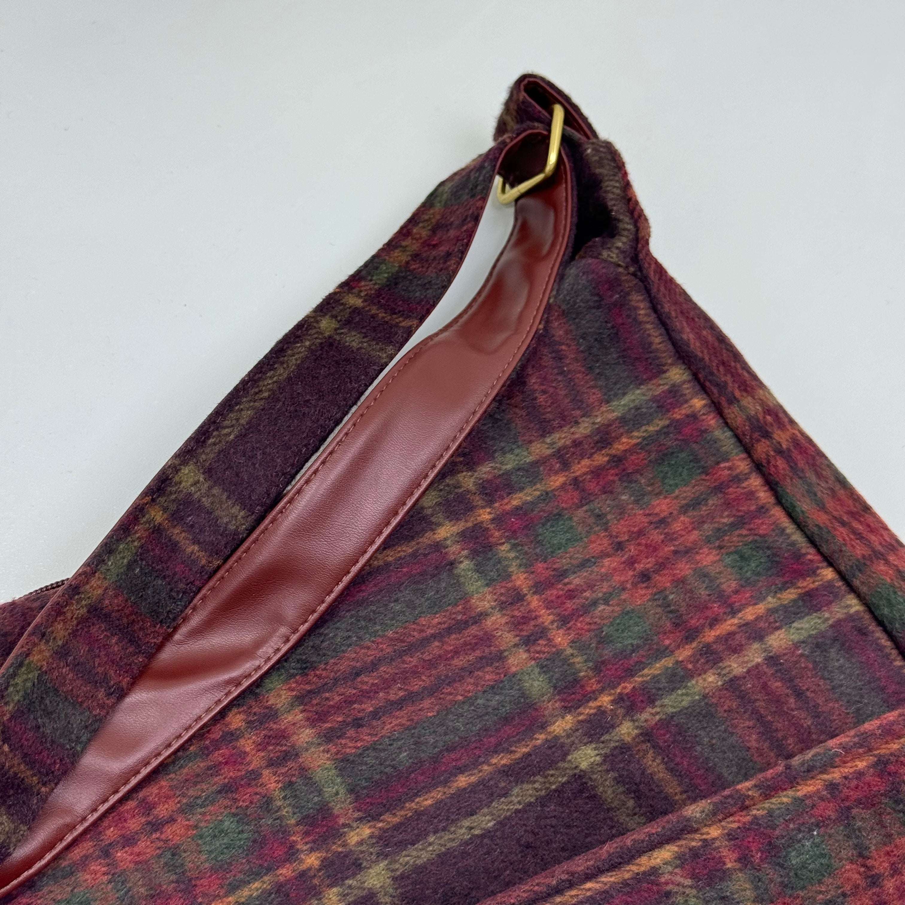 Retro checkered shoulder bag