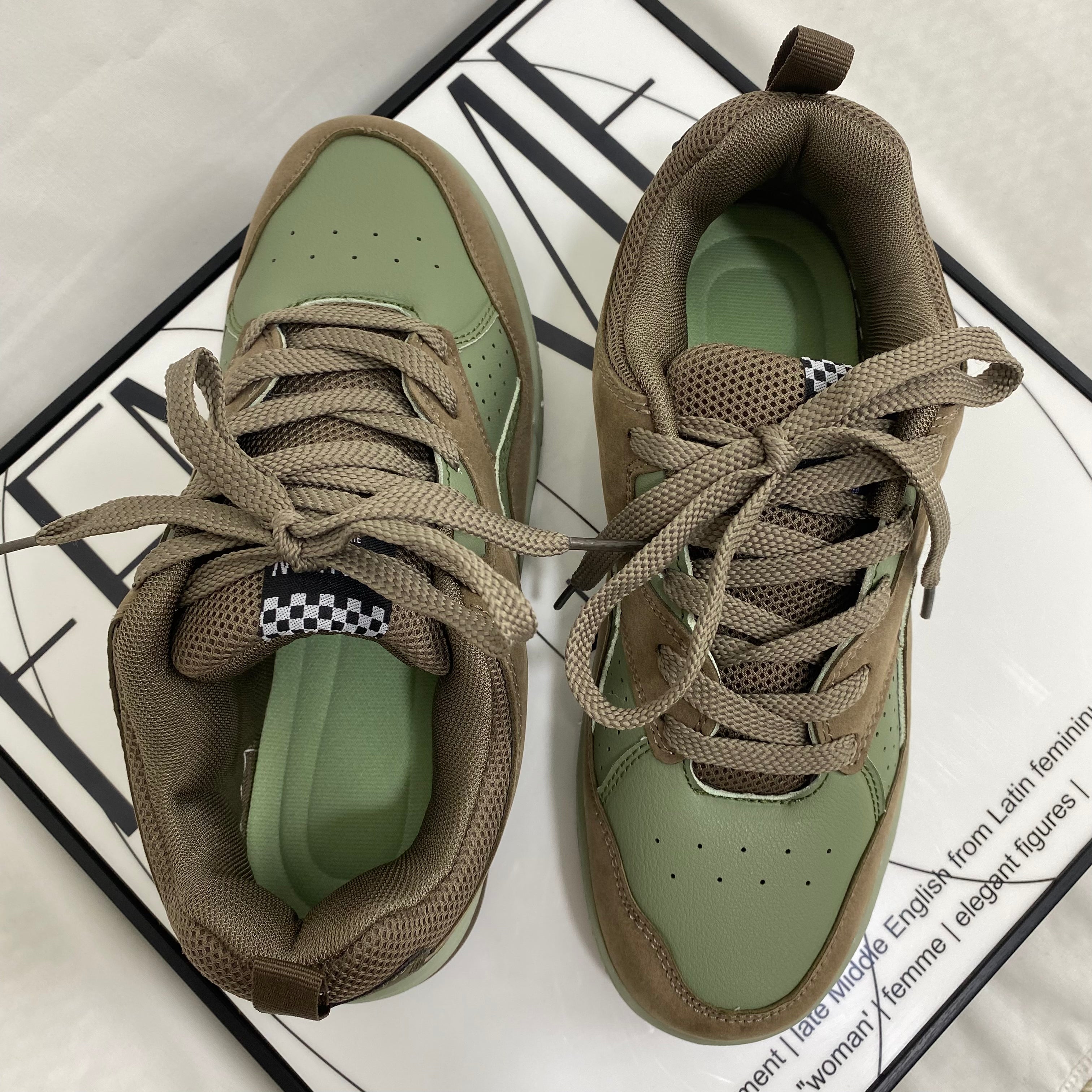 Niche Contrasting Color Casual Shoes