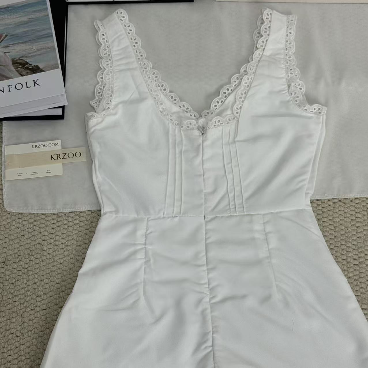 Lace French-style fitted dress