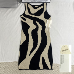 U-neck fitted mid-length dress