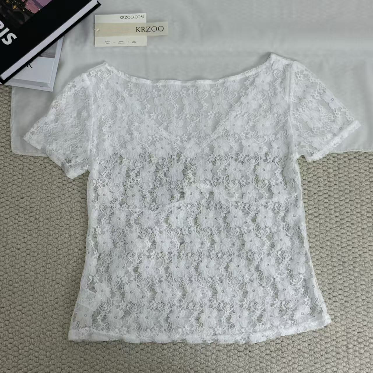 Slim-Fit V-Neck Lace Short-Sleeved Top