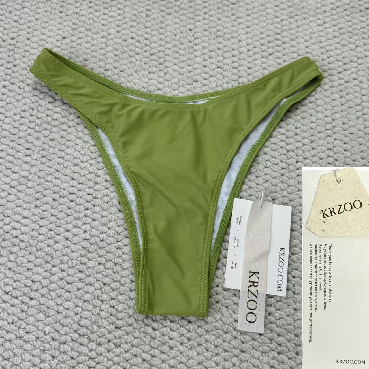 Solid-color triangle underwear or swimming trunks